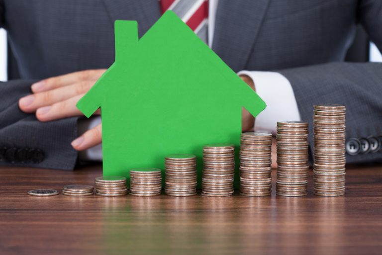 Zwolnienie sprzedaży działki z VAT